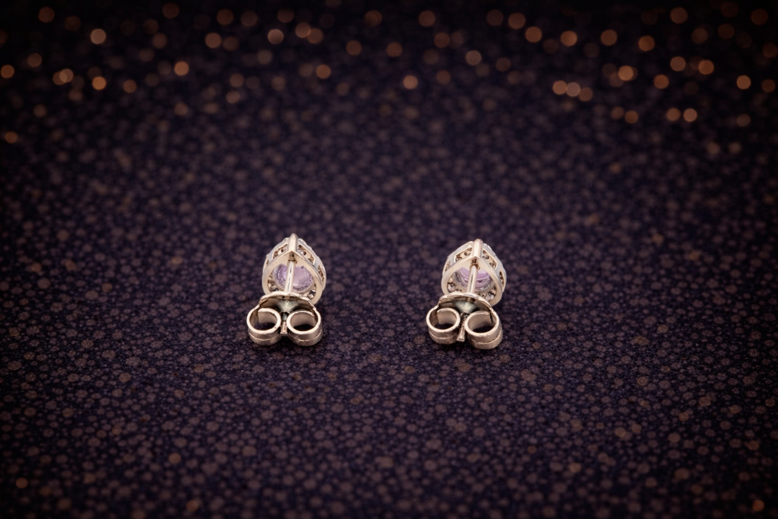 Weißgold-Ohrringe mit Amethyst & Diamanten – 14 Karat (585)