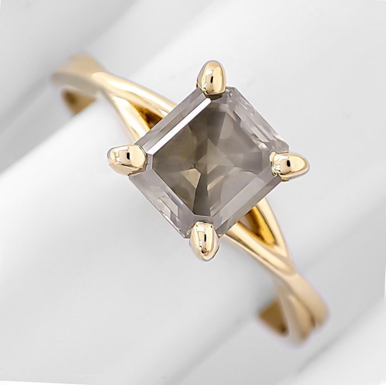 Exklusiver Damenring aus 14 kt Gelbgold mit natürlichem Fancy Deep Diamanten (1,08 ct) – IGI zertifiziert