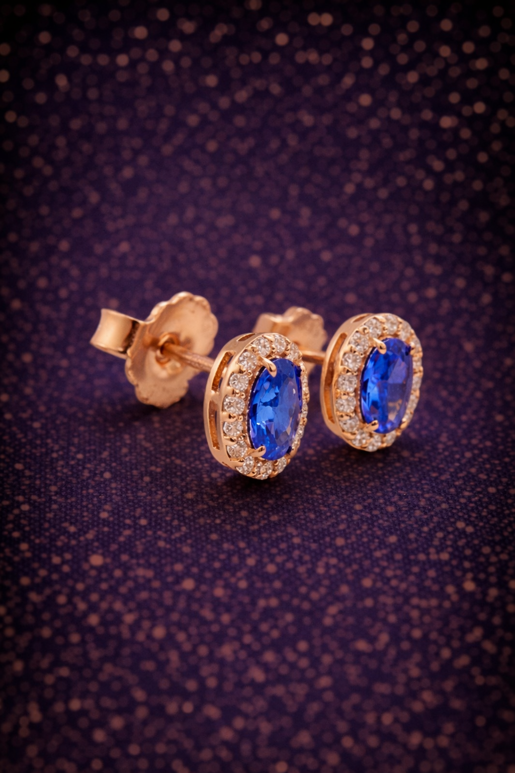 Cocktail-Ohrstecker aus 14 Karat Roségold mit Tansanit & natürlichen Diamanten