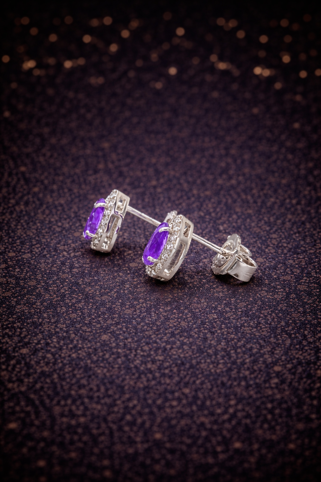 Weißgold-Ohrringe mit Amethyst & Diamanten – 14 Karat (585)