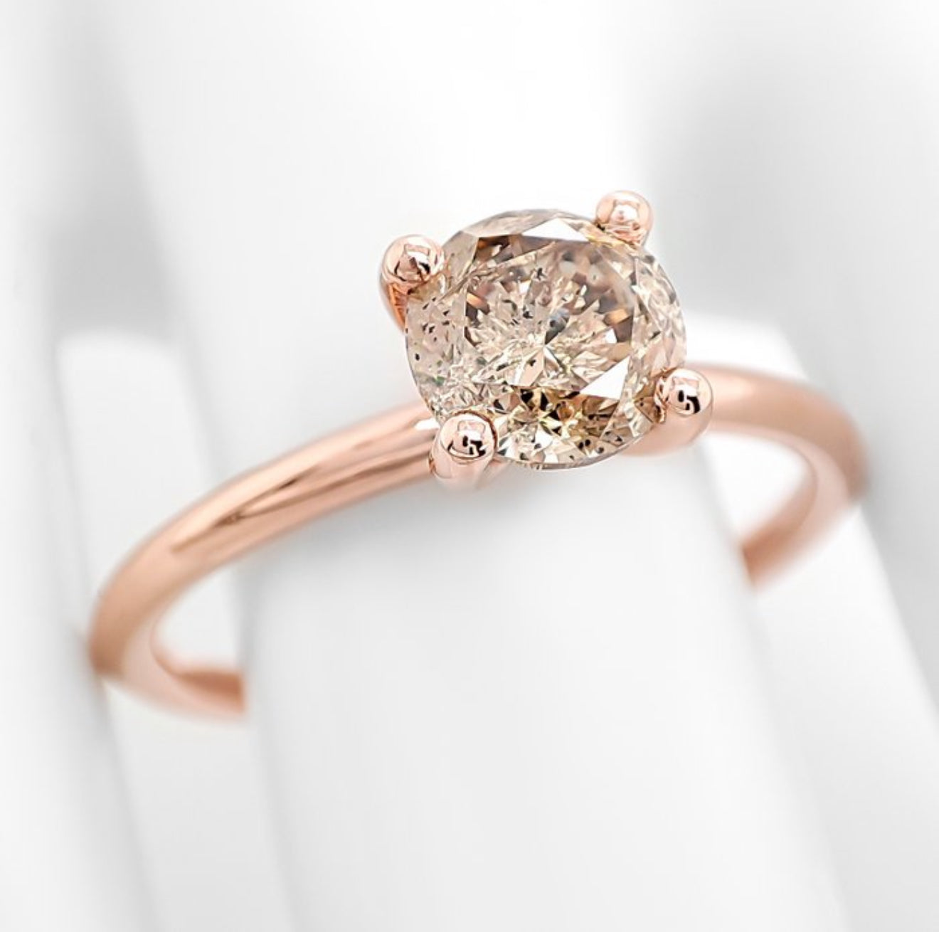 Romantischer Solitärring aus 14 kt Roségold mit natürlichem Fancy Brown Yellow Diamanten (1,03 ct) – IGI zertifiziert