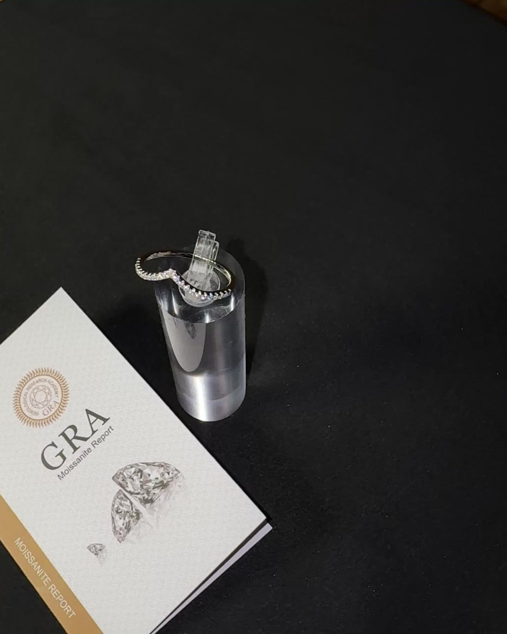 Eleganter V-Ring aus 925 Sterling Silber D-Farbe | VVS1 mit GRA-zertifiziertem Moissanit