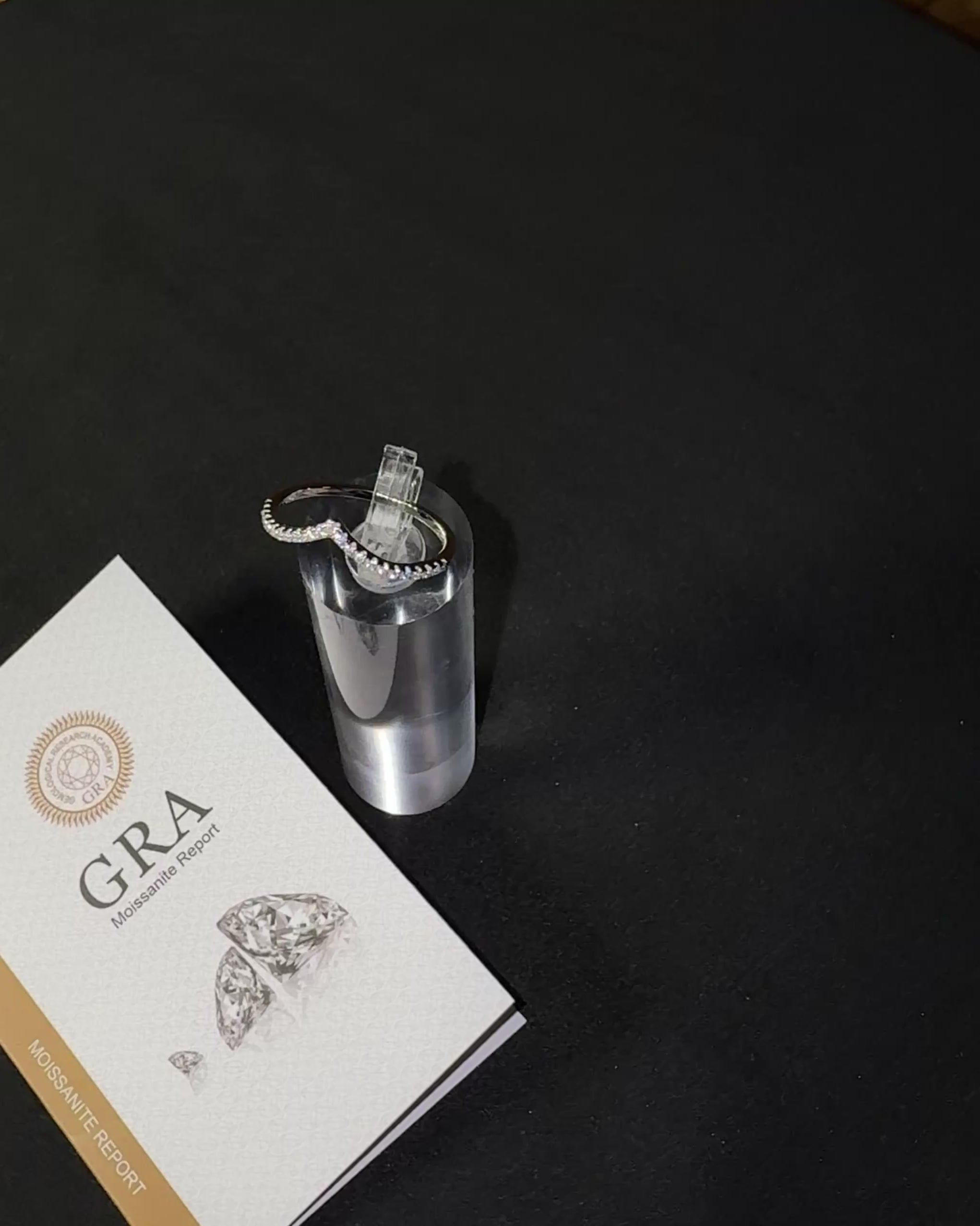 Eleganter V-Ring aus 925 Sterling Silber D-Farbe | VVS1 mit GRA-zertifiziertem Moissanit