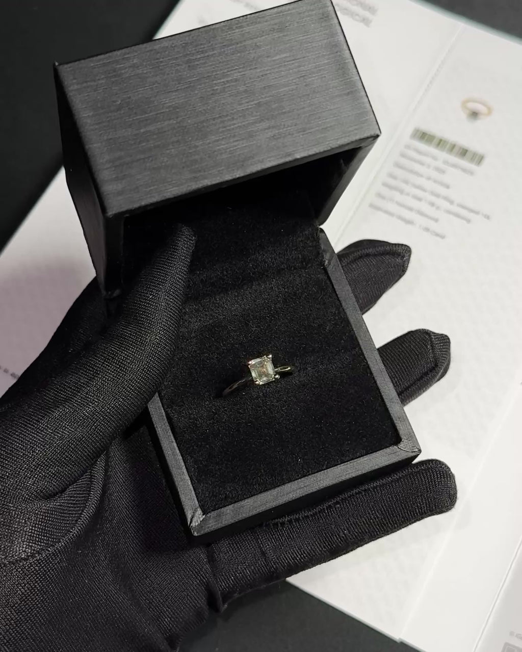 Exklusiver Damenring aus 14 kt Weißgold mit natürlichem Fancy Deep Diamanten (1,01 ct) – IGI zertifiziert