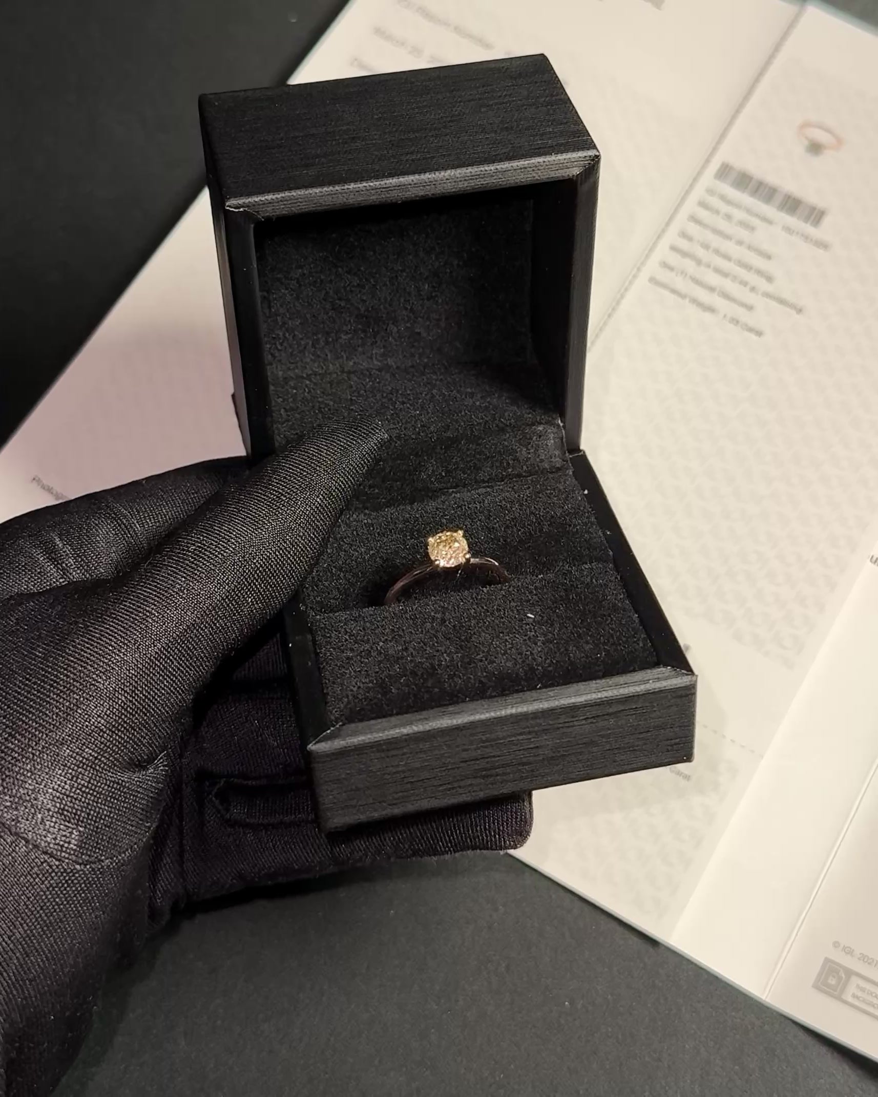 Romantischer Solitärring aus 14 kt Roségold mit natürlichem Fancy Brown Yellow Diamanten (1,03 ct) – IGI zertifiziert
