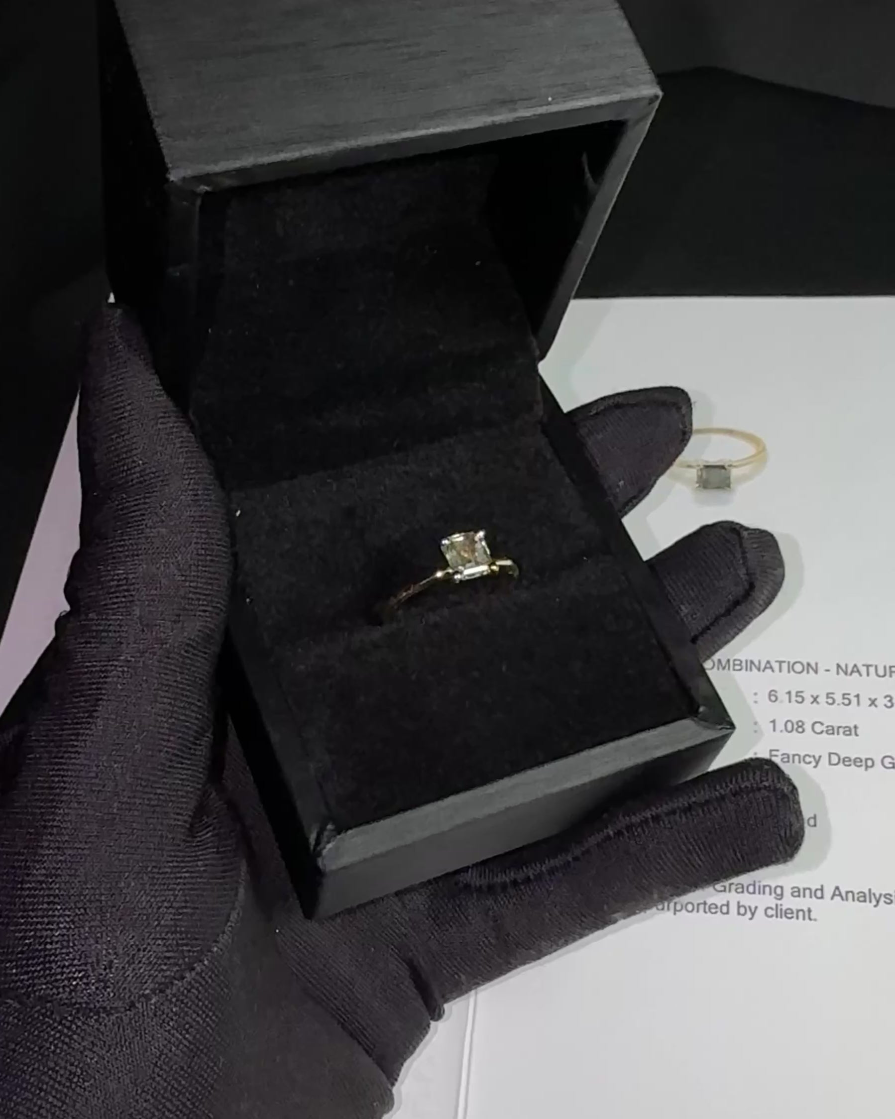 Exklusiver Ring aus 14 kt Gelbgold mit natürlichem Fancy Deep Farbdiamanten (1,08 ct) – IGI zertifiziert