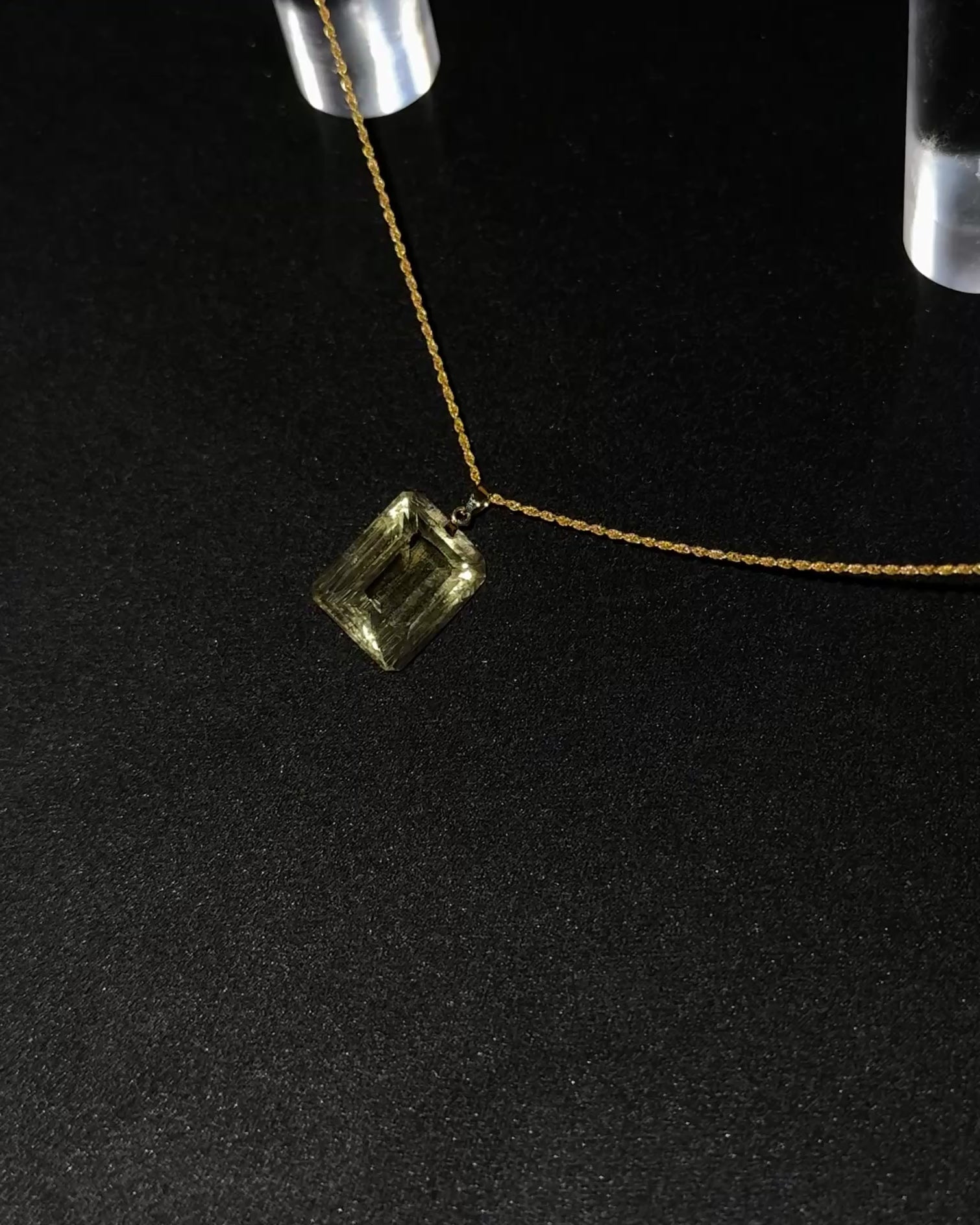 18 kt Gelbgold Halskette mit Citrin-Anhänger – 17,40 ct