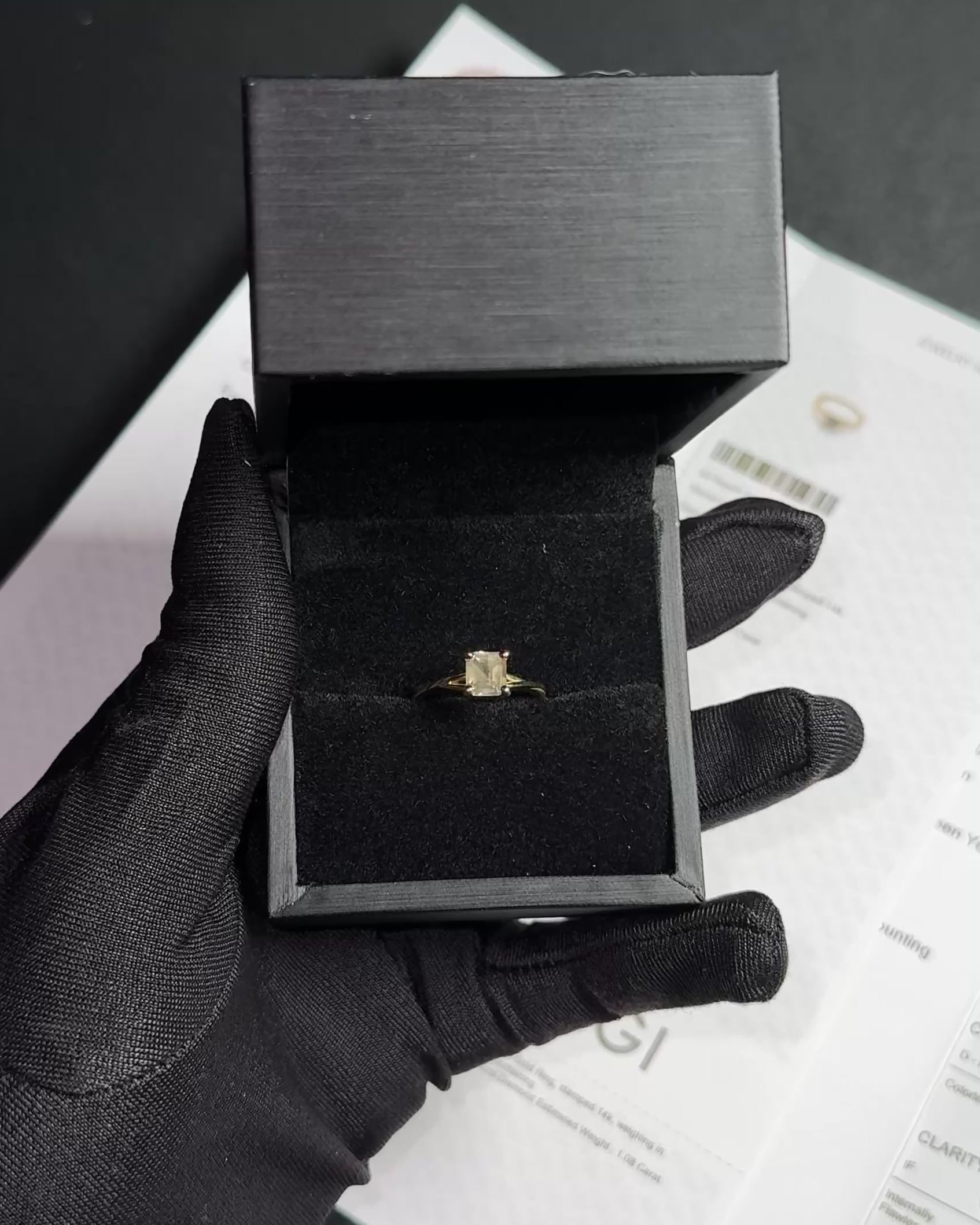 Exklusiver Damenring aus 14 kt Gelbgold mit natürlichem Fancy Deep Diamanten (1,08 ct) – IGI zertifiziert